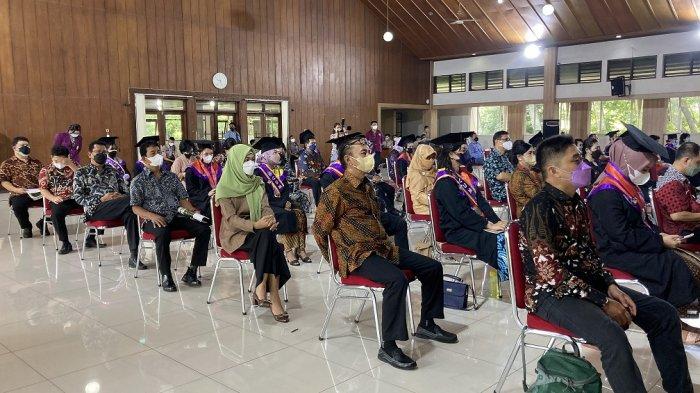 Rektor Unika Tekankan 2 Hal Dalam Sambutan Wisuda 2022, Kekuatan Berjejaring dan Berkol****rasi  UNIKA