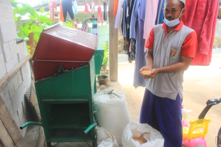 Dosen Unika Soegijapranata Kembangkan Mesin Pengering Tenaga Surya untuk Petani Jatirejo Gunungpati  UNIKA